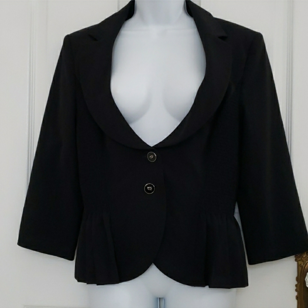 WHITE HOUSE BLACK MARKET STYLISH BLAZER IN BLACK.